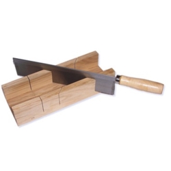                             PIŁA RĘCZNA ZE SKRZYNKĄ UCIOSOWĄ                          