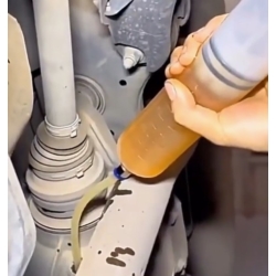 POMPKA STRZYKAWKA ODSYSARKA OLEJU PŁYNU 500ML OIL